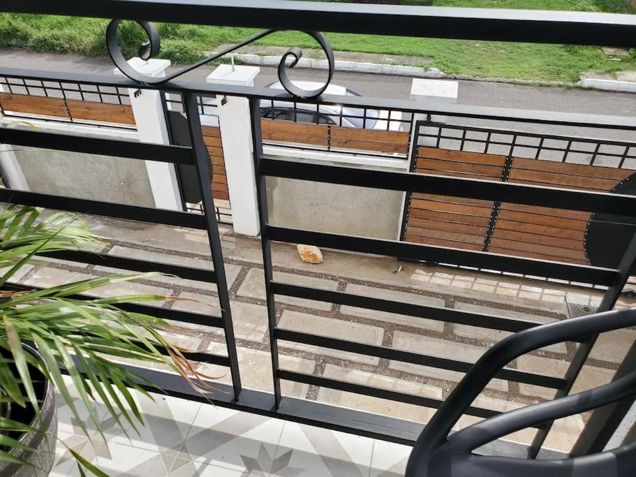 'The Solace' New Luxury Modern 1Bed 1Bath Apt. Portmore Bagian luar foto